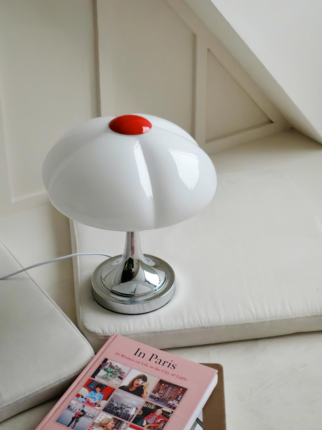 Flower_Petal_Table_Lamp__92 - Oleniva
