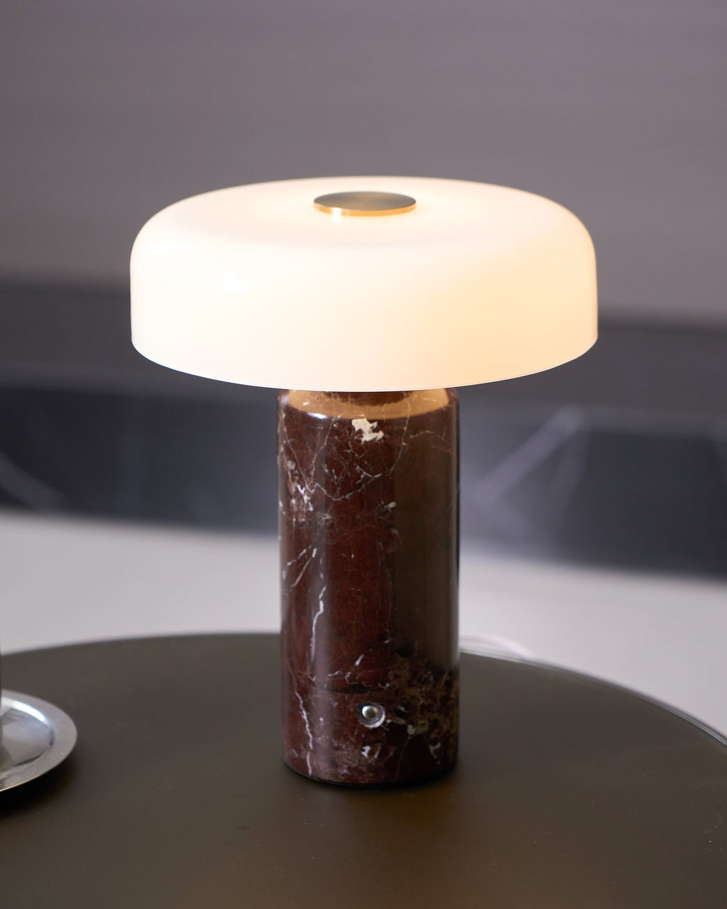 Nico_Marble_Portable_Table_Lamp_1_5 - Oleniva