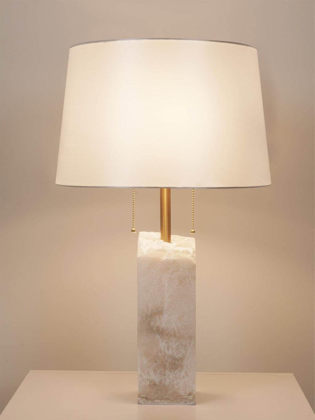 Raw_Alabaster_Table_Lamp_3_8434ea74-393a-4cca-b001-bd8b6a14cde3 - Oleniva