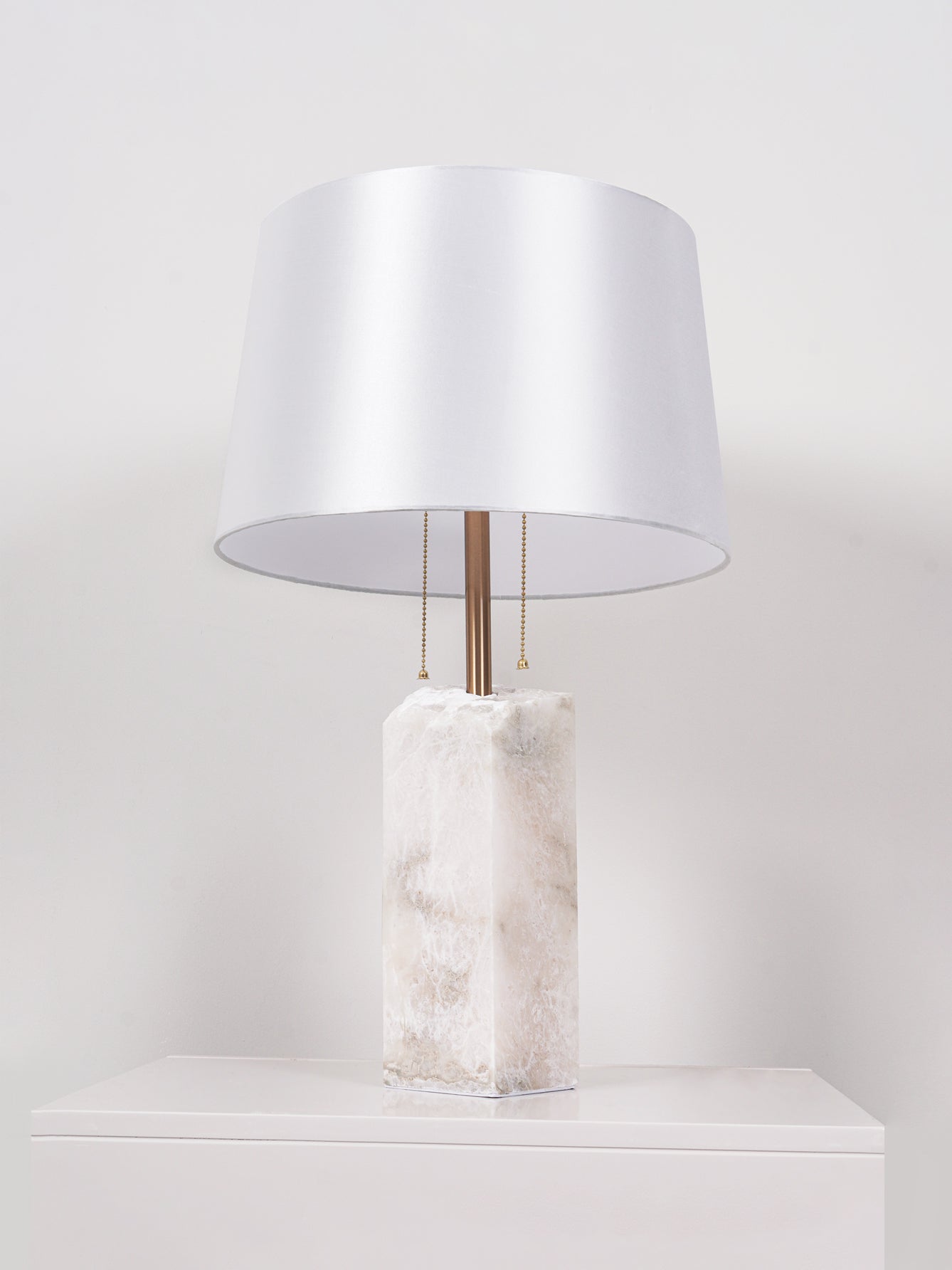 Raw_Alabaster_Table_Lamp_5_cc61ddc6-e785-4eee-a900-06c3dfd7f3ae - Oleniva