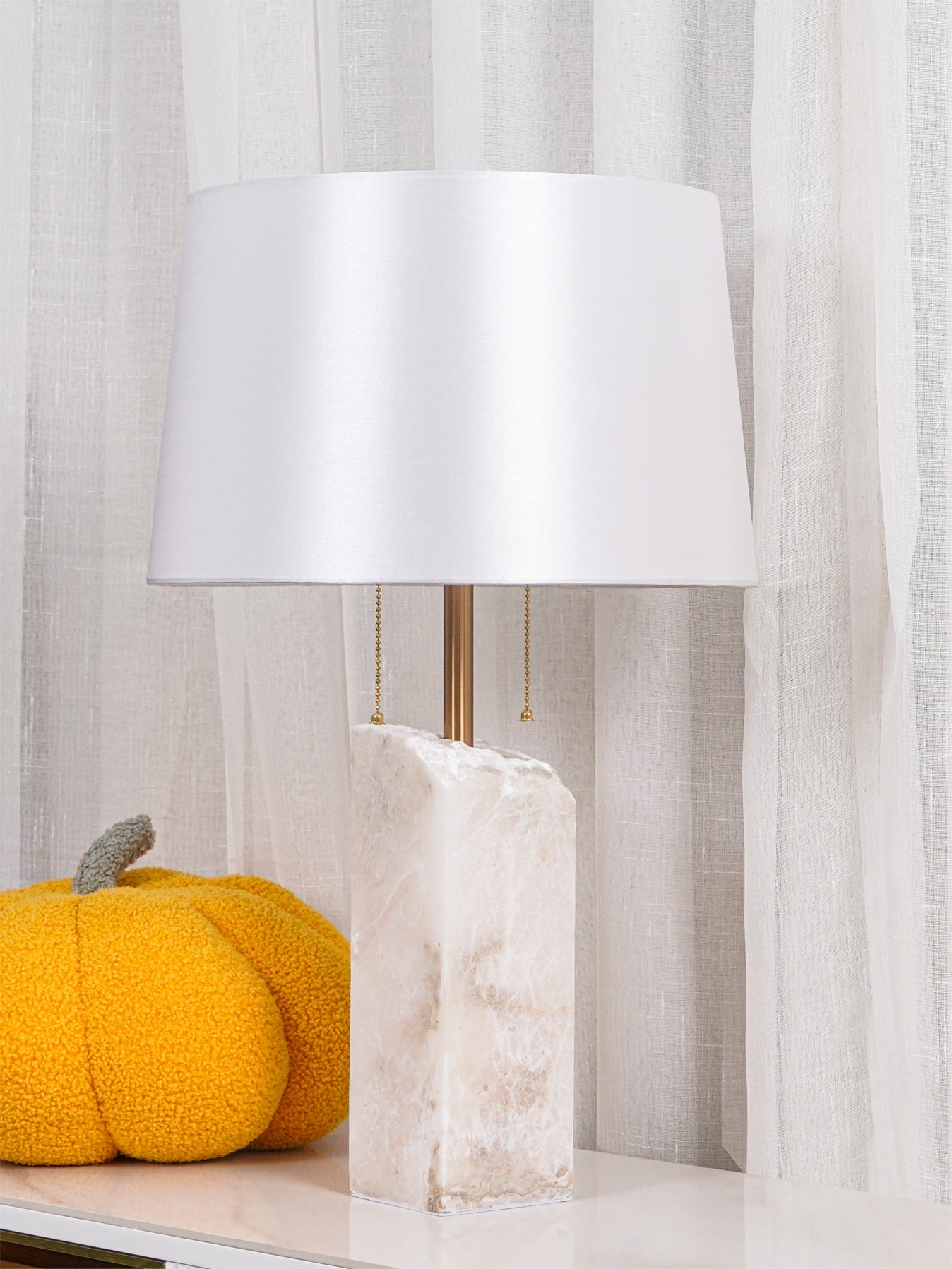 Raw_Alabaster_Table_Lamp_9_9f2e1880-a1ab-48fa-be68-6c576804c7d9 - Oleniva
