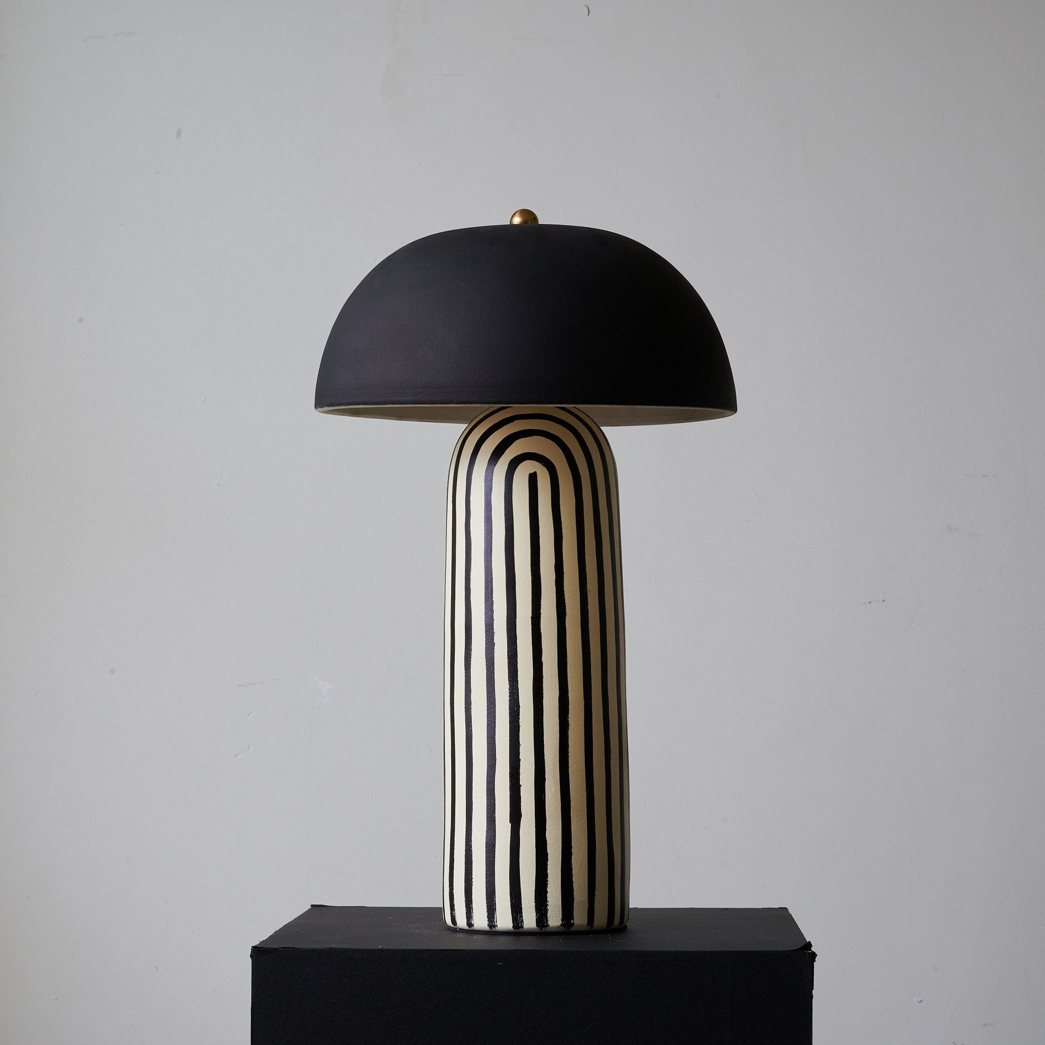 Stria_Table_Lamp_1_4 - Oleniva
