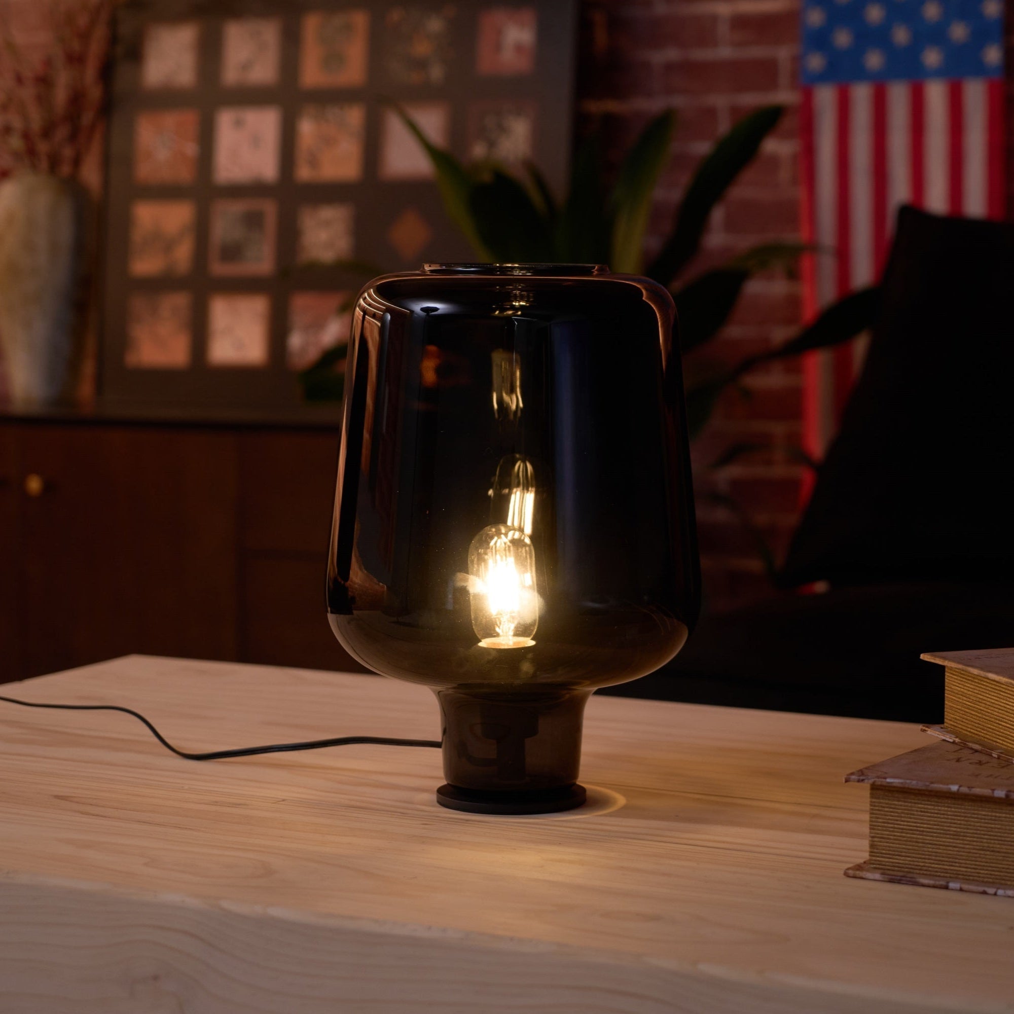 Teutonic_Glass_Table_Lamp__14 - Oleniva